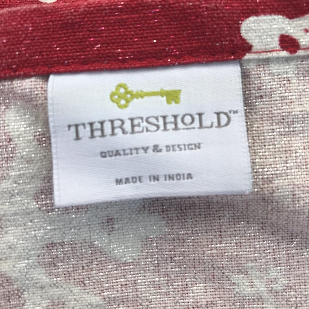 Red & White Snowflake Oblong Tablecloth Threshold Brand - Picture 6 of 7